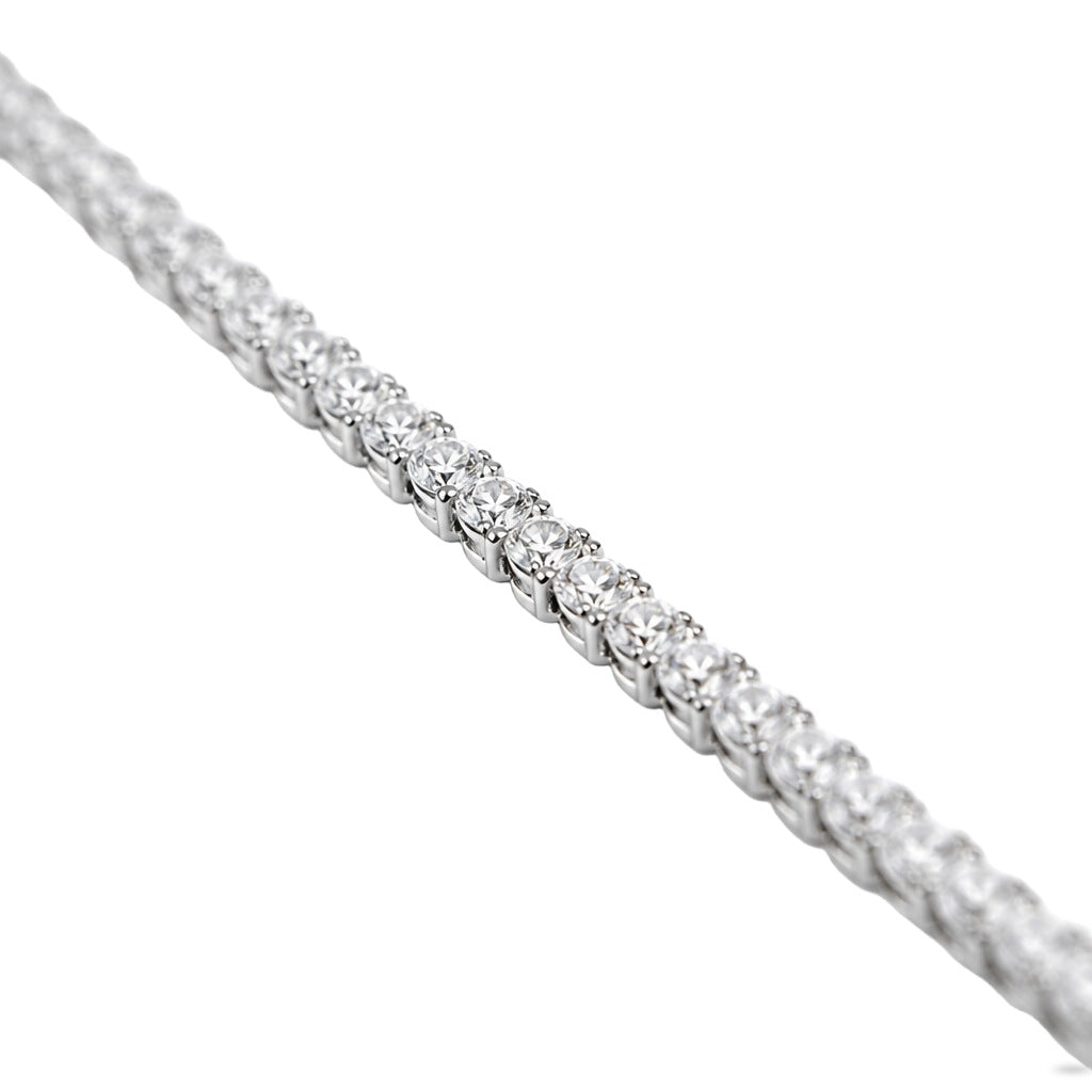 Macro of lab-grown diamonds set in the Aer tennis bracelet, white gold