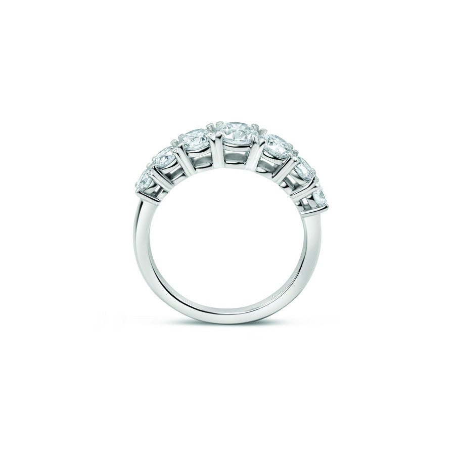 Round Graduated 7-Stone Band